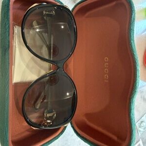 Gucci Oversized Black Sunglasses. Gorgeous Classy frames!